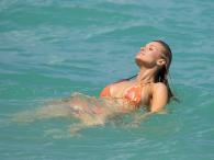 Joanna Krupa seksownie w bikini na plaży w Miami